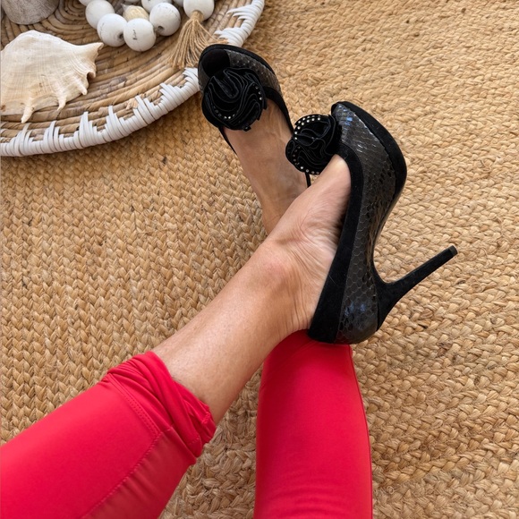 Anthropologie  Brand New Sexy High Heel platform Peep Toe Flower Pumps 🌈 - Picture 4 of 10